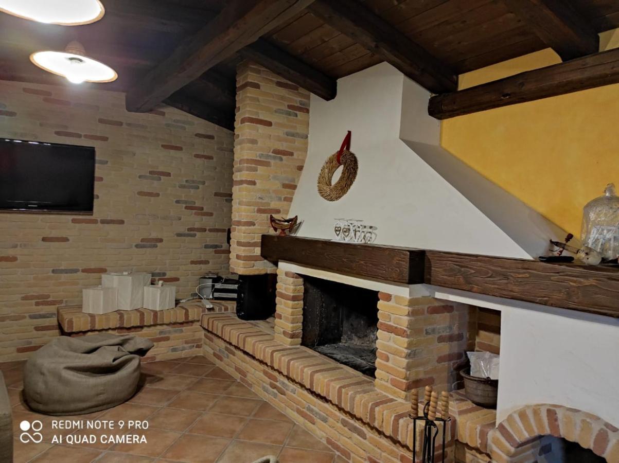 La Taverna Di Lulu Arnesano Bagian luar foto